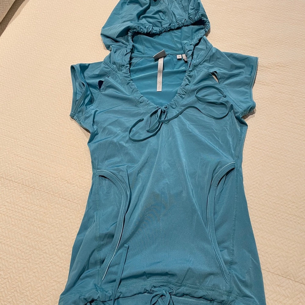 Cap sleeve, hooded workout top